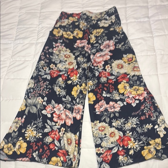 Navy Wide Leg Pants with Floral Pattern and Pockets - Picture 10 of 13